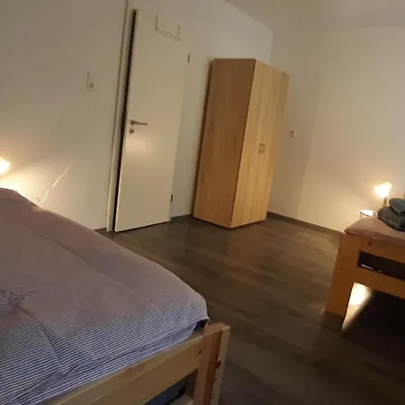 S-21-appartements A8 Stuttgart A8 Ulm Muenchen Mit 3 Bis 4 Einzelzimmer 아파트 메르크린겐