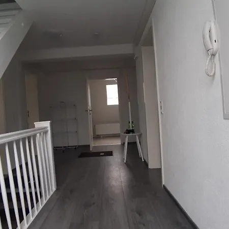 S-21-appartements A8 Stuttgart A8 Ulm Muenchen Mit 3 Bis 4 Einzelzimmer 아파트 메르크린겐