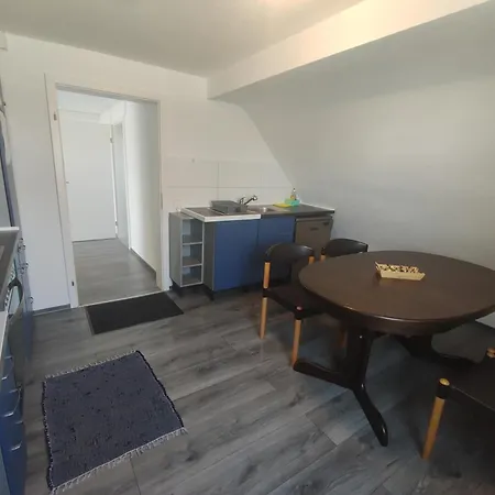 S-21-appartements A8 Stuttgart A8 Ulm Muenchen Mit 3 Bis 4 Einzelzimmer 아파트 메르크린겐