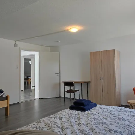 S-21-appartements A8 Stuttgart A8 Ulm Muenchen Mit 3 Bis 4 Einzelzimmer 메르크린겐